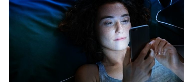 Почему нельзя спать рядом с телефоном: 4