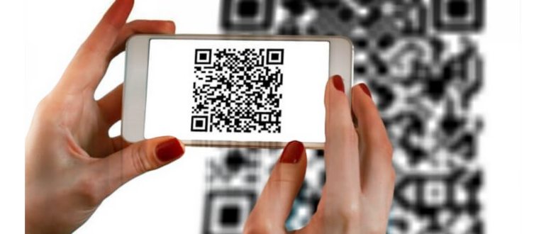 Зачем нужны QR-коды. Офис Facebook с QR кодом на