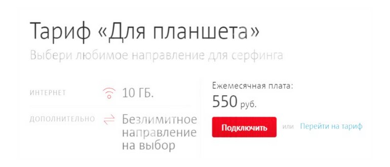девушка держит в руках
