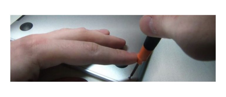 пролитая вода-macbook-unplug