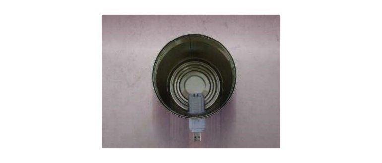 Конструкция из 3G-модема и пластиковой