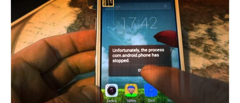 Белый смартфон на Android в